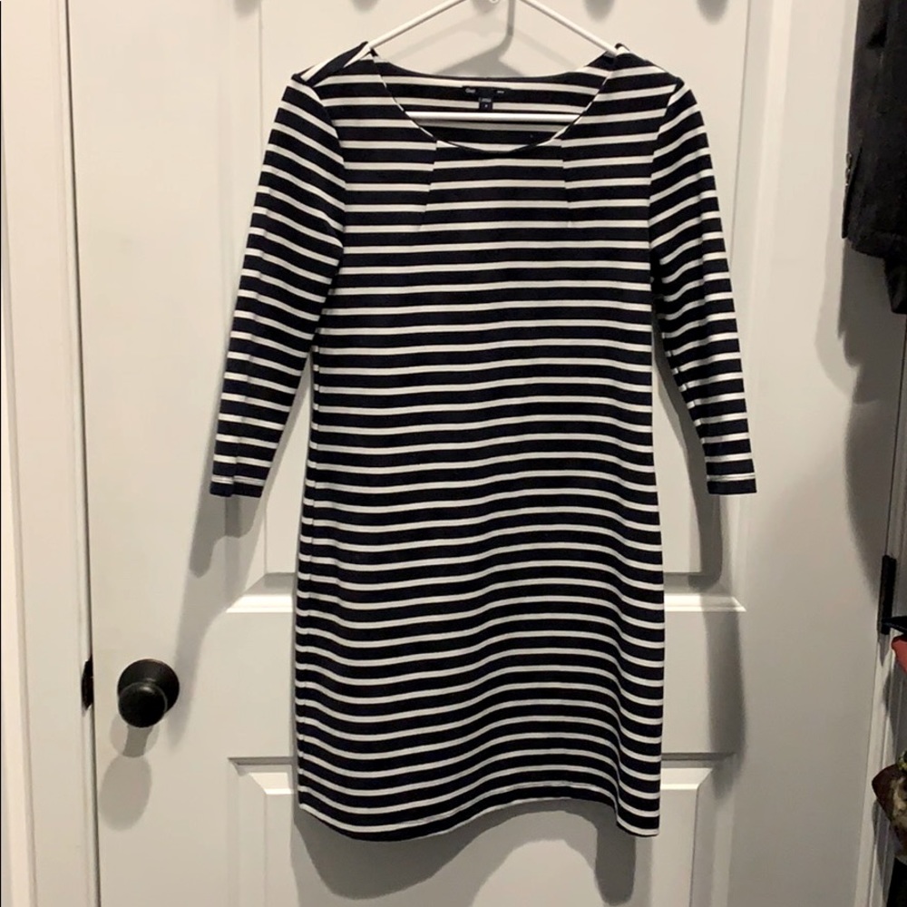 Gap Women’s Navy/White Stripe Shift Dress